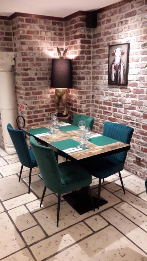 Les Remparts Hotel La Madelaine-sous-Montreuil Bagian luar foto