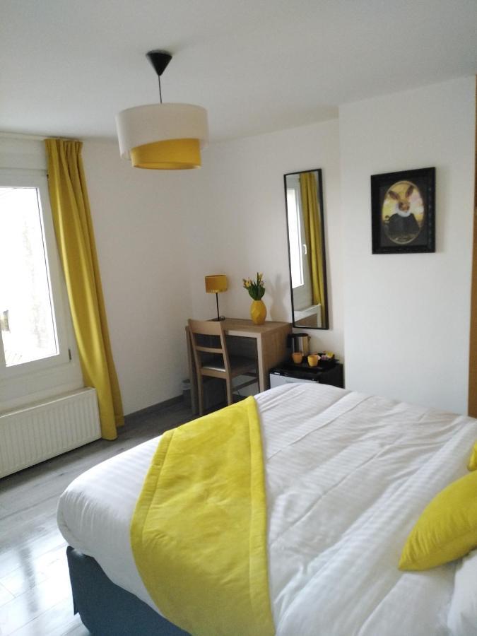 Les Remparts Hotel La Madelaine-sous-Montreuil Bagian luar foto