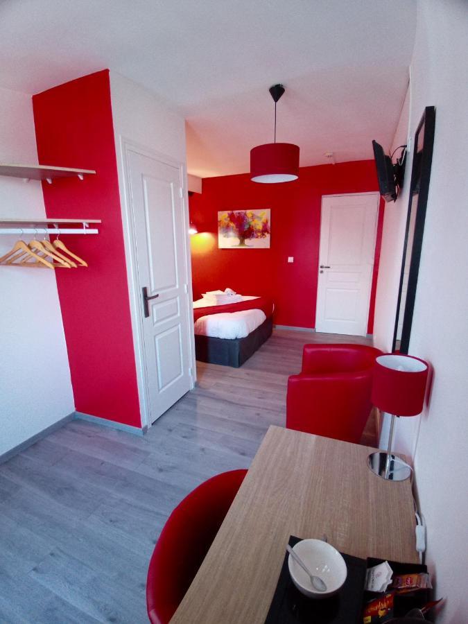 Les Remparts Hotel La Madelaine-sous-Montreuil Bagian luar foto
