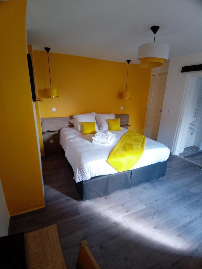 Les Remparts Hotel La Madelaine-sous-Montreuil Bagian luar foto